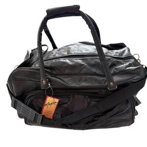 VTG NWT Maxam Genuine Lambskin Leather with Simulated Leather Trim Travel Bag